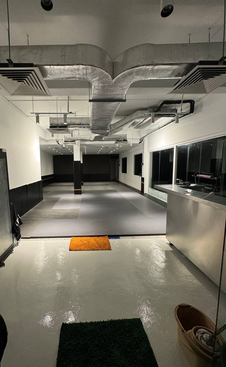 Empty entrance and mat hall at 78 Rifle Range Road.